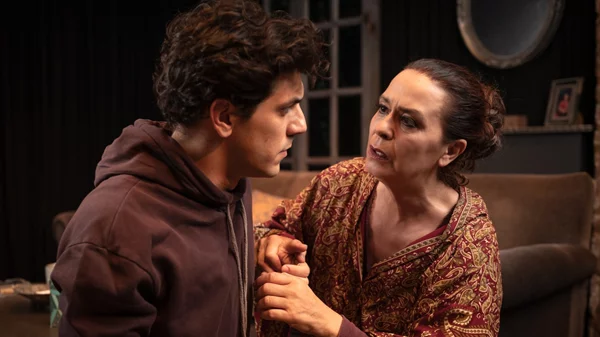 Συζητήσεις με αφορμή την παράσταση "Τρομεροί γονείς" του Ζαν Κοκτό στο θέατρο Radar