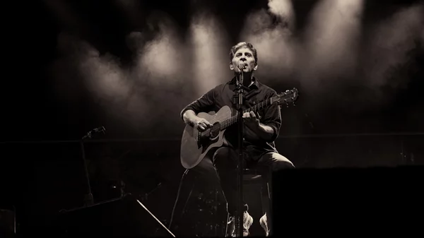 Ο Σωκράτης Μάλαμας δίνει την τελευταία συναυλία του καλοκαιριού στο Κατράκειο