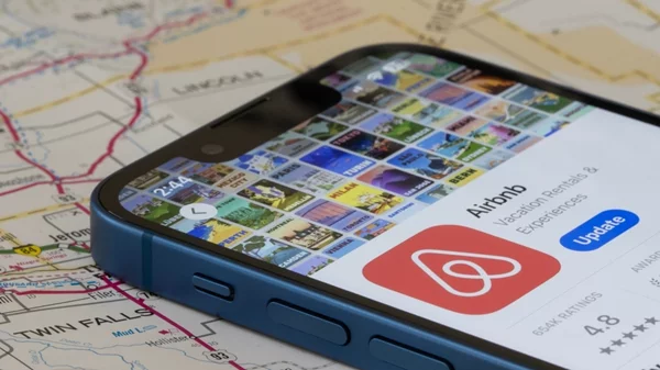 Τελικά, πόσο επηρεάζει το Airbnb την αγορά κατοικίας στην Αθήνα;