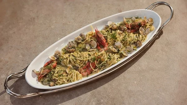 Τι γεύση μας αφήνει ένα από τα νοστιμότερα beach restaurants της Ελλάδας