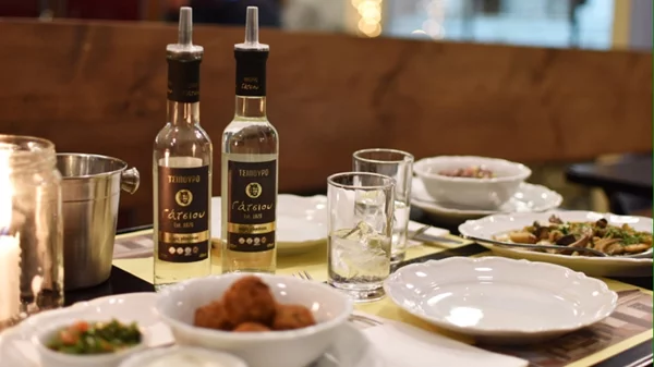 Ο Φεβρουάριος στο "Thomas 1971 Tavern" είναι μια ωδή στο τσίπουρο