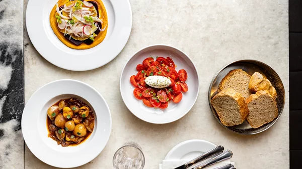 Δεύτερη καλύτερη πρωτεύουσα για φαγητό στον κόσμο η Αθήνα, σύμφωνα με έρευνα