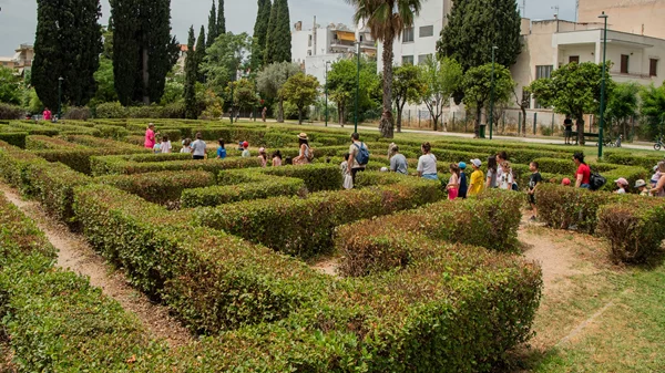 Και αν η αλλαγή ξεκινά από τις παιδικές χαρές;