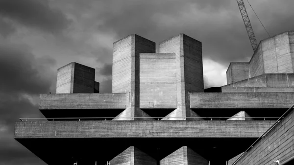 Η μπρουταλιστική αρχιτεκτονική στη μεγάλη οθόνη: Η αισθητική και η ανθρώπινη διάσταση του "The Brutalist"