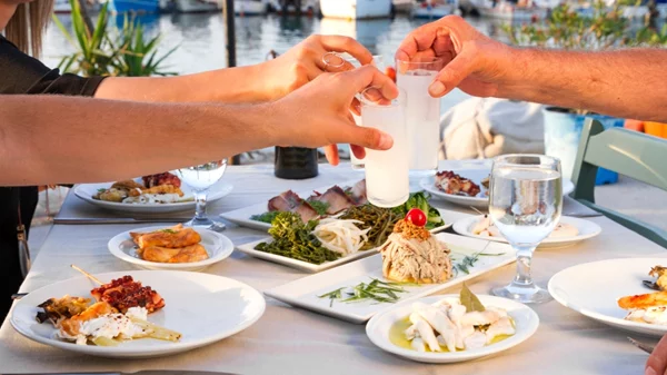 Τι τρώμε και τι πίνουμε την Σαρακοστή;