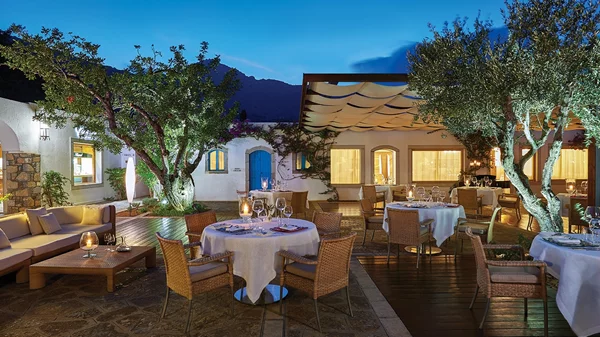 Dionysos x G.D. Vajra: Ένα ξεχωριστό οινικό δείπνο στο Elounda Beach Hotel & Villas