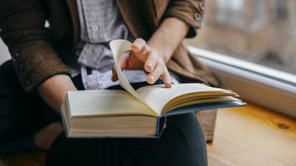 Οι "Εκκλησιάζοντες" παρουσιάζονται στον Βυσσινόκηπο