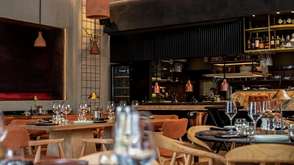 H Ναταλία Δραγούμη τιμά την εκλεκτή κρεατοφαγία του "BurntBone"