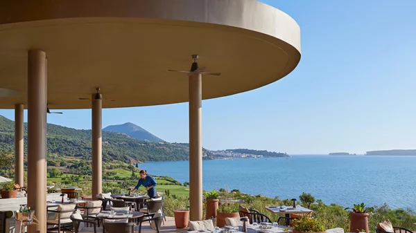 "Oliviera Unveiled": Το Mandarin Oriental, Costa Navarino ταξιδεύει τη γεύση της Ελλάδας σε όλο τον κόσμο