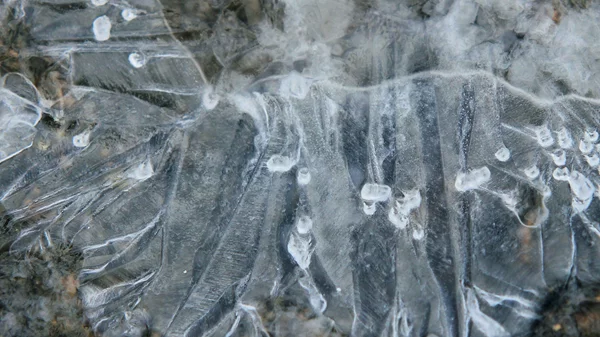 Η Κατερίνα Κατσιφαράκη σμιλεύει τον χρόνο στο Μουσείο Αγγελικής Χατζημιχάλη