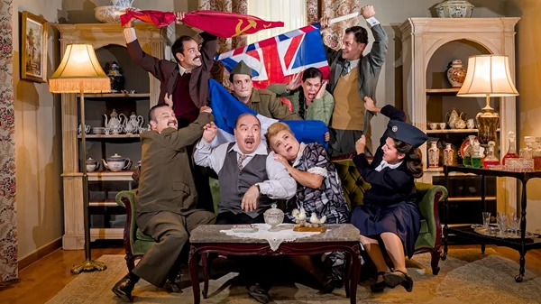 "Η δεξιά, η αριστερά και ο κυρ-Παντελής": Είδαμε πρόβα της νέας παράστασης του Σταμάτη Φασουλή