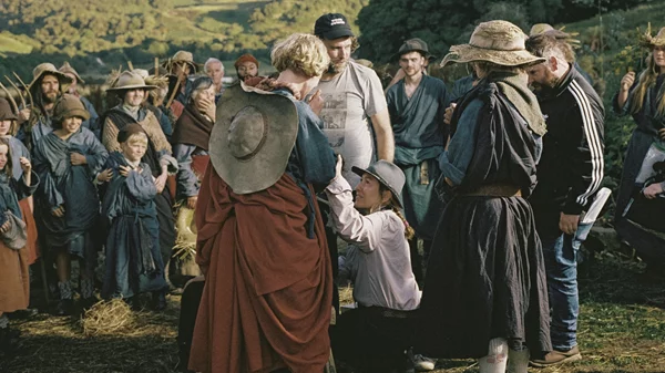 Δείτε πώς γυρίστηκε το εκθαμβωτικό "Harvest" της Αθηνάς Ραχήλ Τσαγγάρη