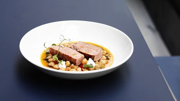 Στο νέο εστιατόριο του 'Metaphor Athens'