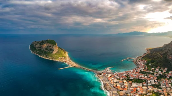 Γιατί το Πάσχα στη Μονεμβασιά σου μένει αξέχαστο