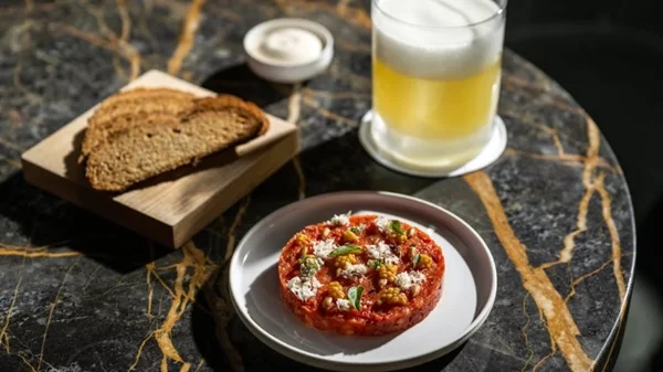 Γιατί τα vegan εστιατόρια κλείνουν ή πλέον βάζουν και κρέας στο μενού τους