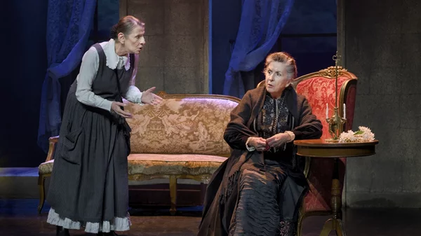 Το "Μυστικό της Κοντέσσας Βαλέραινας" με τη Νένα Μεντή συνεχίζεται μέχρι την Κυριακή των Βαΐων