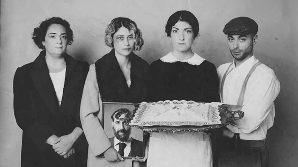 Η "Κακούργα πεθερά" αφηγείται μια σκληρή ιστορία ενδοοικογενειακής βίας στο Θέατρο Πόρτα