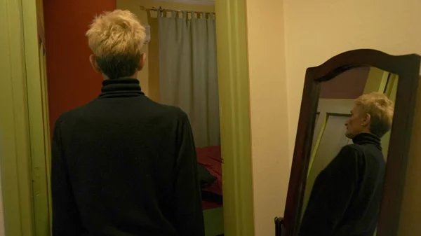 "In Βetween": Μία φωτογραφική διερεύνηση του θεσμού της οικογένειας