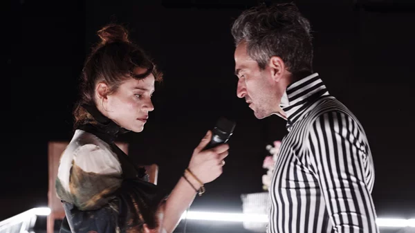 4 λόγοι για να δεις το "Όνειρο ενός Γελοίου" των Έφης Μπίρμπα & Άρη Σερβετάλη