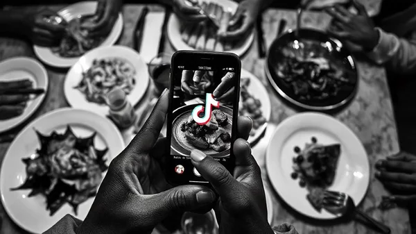 Πώς μπορείς να βαθμολογήσεις εστιατόρια (με αστεράκια) στο TikTok