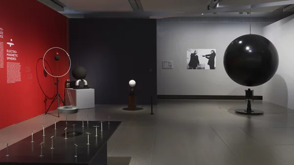 Η μεγάλη αναδρομική για τον Takis ξεκίνησε σε Αθήνα και Άνδρο