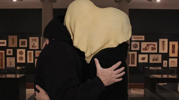 Την "Αρχαιολογία μια σχέσης" εξερευνά ο Πάρις Ερωτοκρίτου στον Κινητήρα