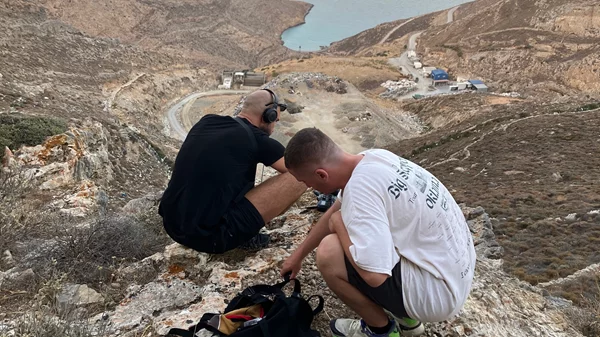 Communities between islands: Η Σύρος στην καρδιά ενός "αρχιπελάγους" καλλιτεχνικής σύμπραξης και δημιουργίας