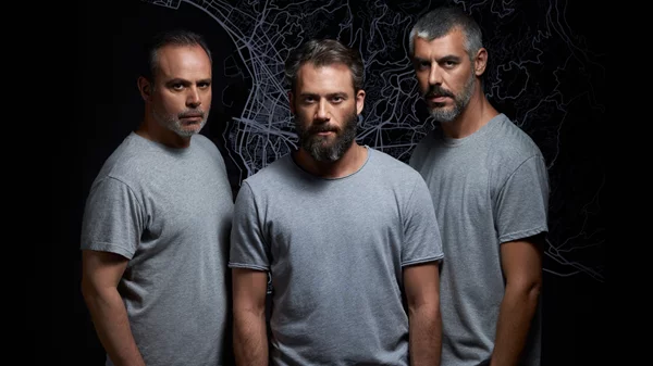 "Κάποιος να με προσέχει": Το βαθιά ανθρώπινο έργο επιστρέφει για δεύτερη χρονιά