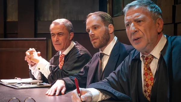 Ο "Μάρτυρας κατηγορίας" της Αγκάθα Κρίστι με ένα θίασο αγαπημένων ηθοποιών στο θέατρο "Δημήτρης Χορν"