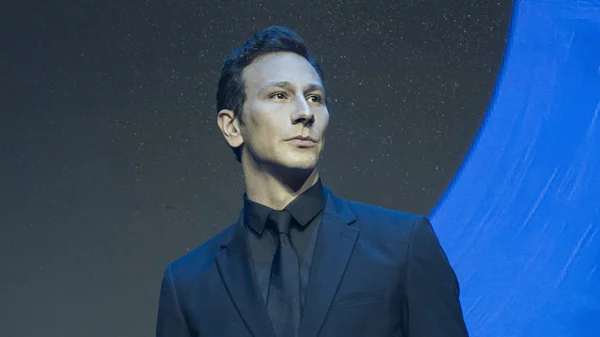 Μιχάλης Σαράντης: "Η απάντηση σε αυτήν την αντιρομαντική και σκληρή εποχή είναι η ποίηση"