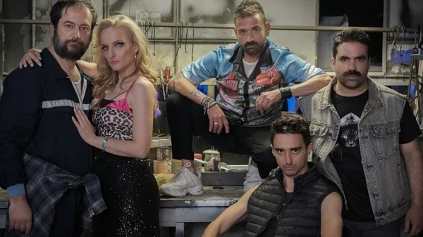 Ποιοι κρύβονται πίσω από το "Τζόνι Μπλε"; Οι ήρωες του Γιωργή Τσουρή μας συστήνονται