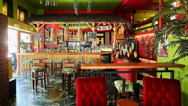 Για bar hopping στο Κουκάκι