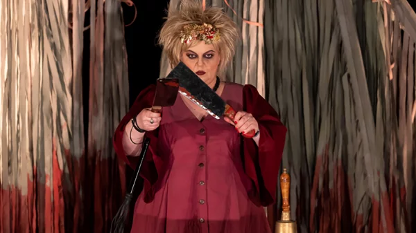 Οι "Θεσμοφοριάζουσες" έχουν άγριες διαθέσεις στις πρώτες φωτογραφίες από την παράσταση του Γιάννη Μπέζου