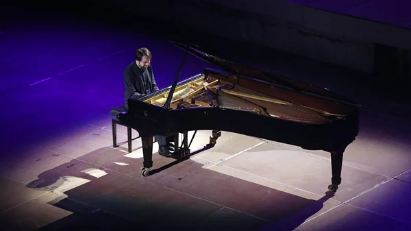 Ποιητικός Τρίφονοφ – Μουσικότατος Πιεμοντέζι συναρπάζουν (σ)το Ηρώδειο