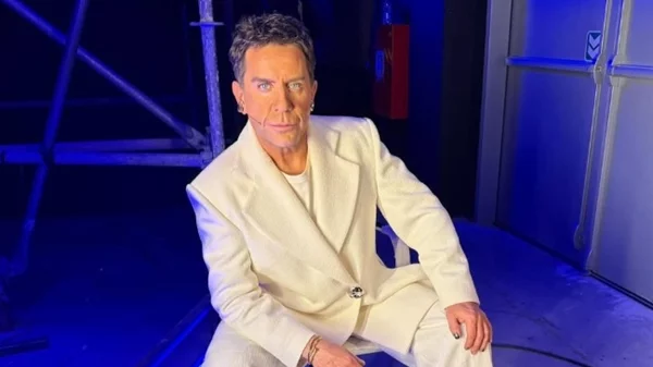 Ο Γιώργος Μαζωνάκης 'δηλώνει παρών' στην Ακτή Πειραιώς