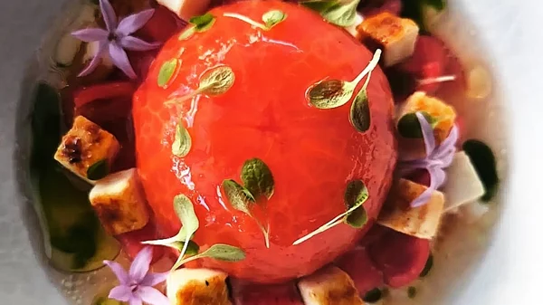 Εκεί θα σερβίρουν σύντομα μια από τις κορυφαίες ντοματοσαλάτες της Ελλάδας