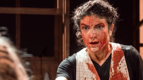 "Κακούργα πεθερά": Δυο γυναίκες καταδικάζονται εις θάνατον "αν και σιδερικό δεν έπιασαν ποτέ"