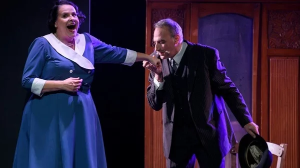 Τρίτο Στεφάνι: Η ατμόσφαιρα της παράστασης μέσα από νέες φωτογραφίες