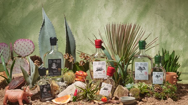 Lost in Festive Moments: Μοιραστείτε τη Μαγεία του The Lost Explorer Mezcal