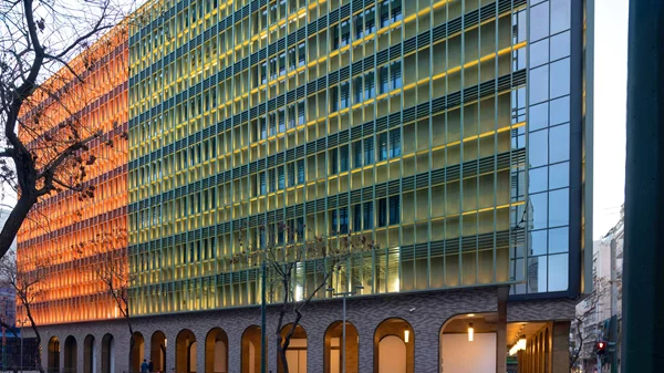 Μινιόν: Πώς φτάσαμε στην αναγέννηση ενός αθηναϊκού τοπόσημου;