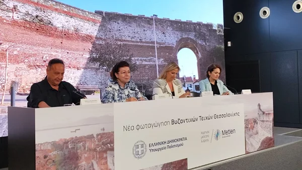 ΥΠΠΟ: Φωτίζονται τα Τείχη για την ανάδειξη της Βυζαντινής Θεσσαλονίκης με υπογραφή Ντεκώ