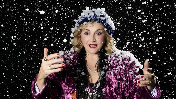 Η Υρώ Μανέ σε περιοδεία με τη "Μητέρα του σκύλου" το καλοκαίρι