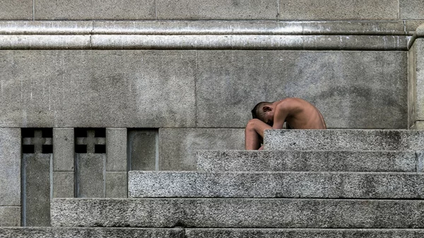 Η διαχρονική δυστοπία του Σάο Πάολο στην έκθεση του Τόλη Τατόλα