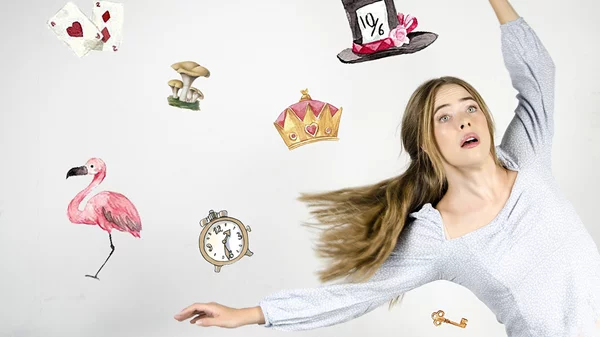 Η "Αλίκη στη Χώρα των Θαυμάτων" στήνει τσάι-πάρτι στο Θέατρο "Δημήτρης Χορν"