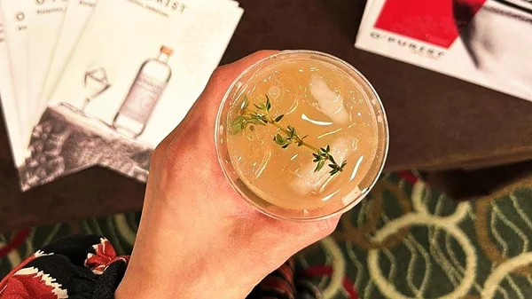 Στα καλύτερα μπαρ της Αθήνας με το πιο cool ελληνικό ποτό