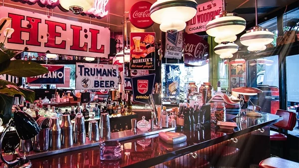 Τίτλοι τέλους για το 'Αμερικάνικο', το εμβληματικό μπαρ του Πειραιά