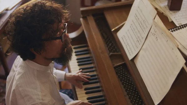 Μπερλινάλε 2023: Έναρξη με την κομεντί "She Came to Me" της Ρεμπέκα Μίλερ