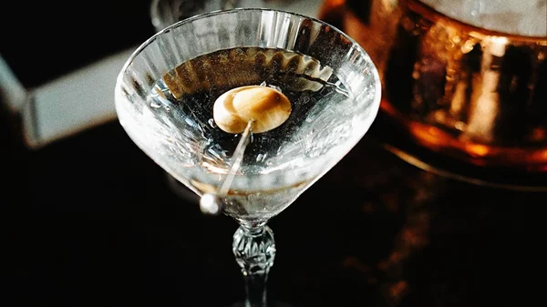 'Le Cercle Garden': Το μπαρ-σαλόνι της Θεσσαλονίκης ξεκαλοκαιριάζει στο 'Hyatt Regency'