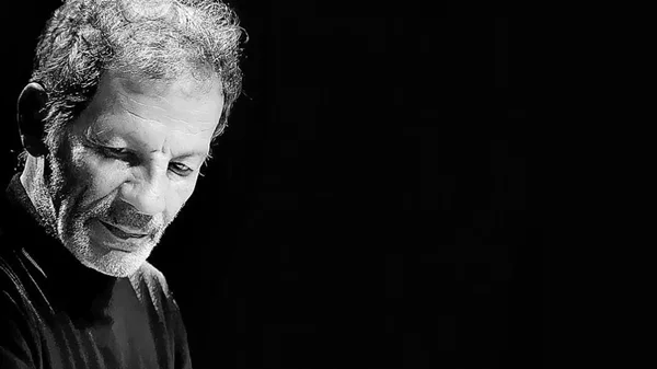 "Νυν και αεί": Δείτε το δεύτερο επεισόδιο για τη ζωή του Σταύρου Ξαρχάκου