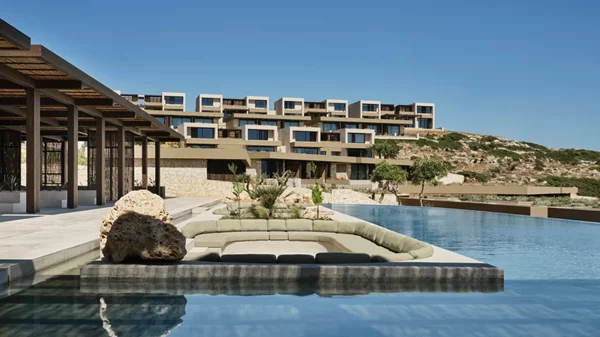 Το πρώτο παραθαλάσσιο θέρετρο της JW Marriott στη Μεσόγειο μόλις άνοιξε στην Κρήτη